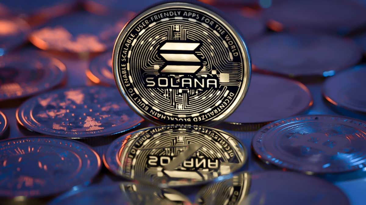 Comparison of top Solana crypto casinos showing games and bonuses
